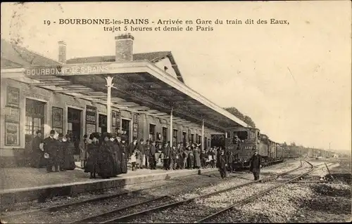 Ak Bourbonne les Bains Haute Marne, Bahnhof, Ankunft des Zuges aus Paris
