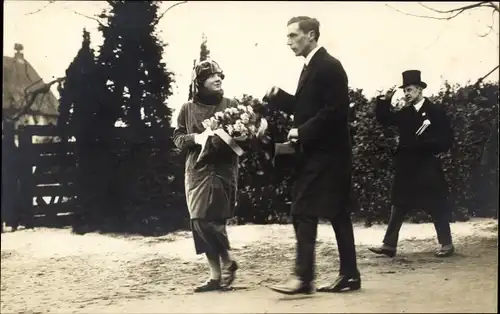 Foto Ak Heemstede Nordholland Niederlande, Blumenausstellung 1925, Prinzessin Juliana, Besucher