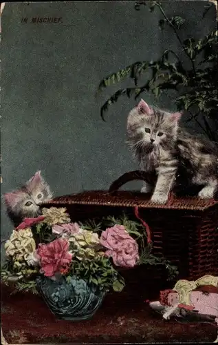 Ak In Mischief, zwei junge Katzen, Korb, Blumenvase