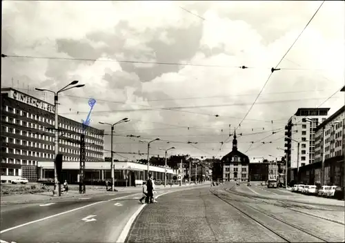 Ak Gera in Thüringen, Straße der Republik, Passanten