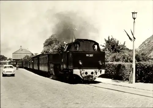 Ak Ostseebad Kühlungsborn, Bäderbahn Molli, Lokomotive 99 321, Auto