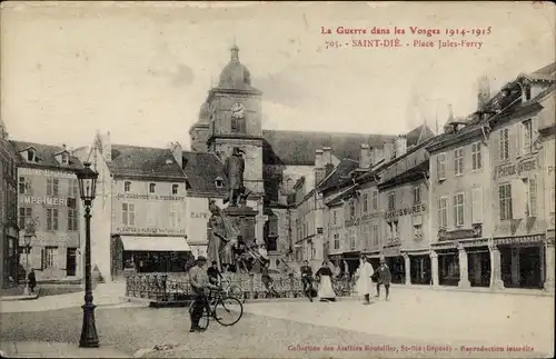 Ak Saint Dié des Vosges, Place Jules Ferry, Denkmal auf dem Marktplatz