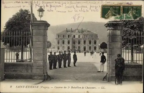 Ak Saint Étienne lès Remiremont Lothringen Vosges, Wache am Kaserneneingang