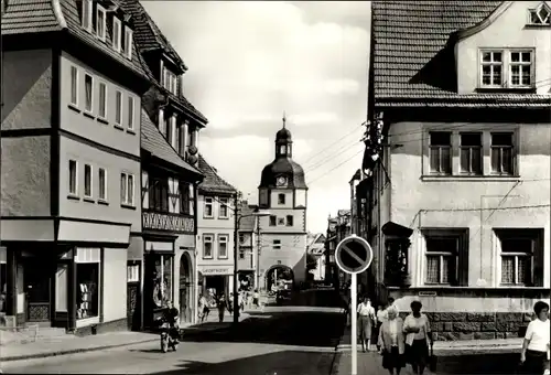 Ak Waltershausen in Thüringen, Wilhelm-Pieck-Straße mit Nicolaustor