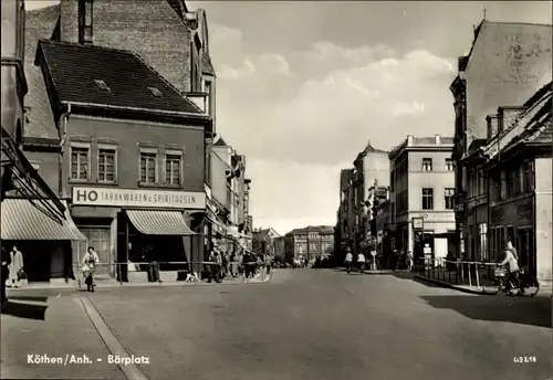 Ak Köthen in Anhalt, Bärplatz, HO Tabakwaren und Spirituosen, Straßenszene