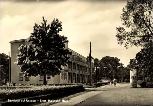 Ak Ostseebad Zinnowitz Usedom, Ernst Thälmann Heim, Litfaßsäule