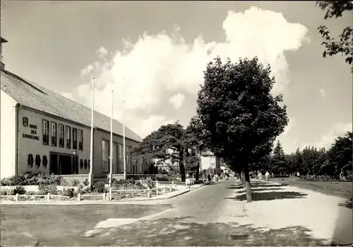 Ak Ostseebad Ahlbeck Heringsdorf auf Usedom, Promenade mit Haus der Erholung