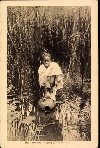 Ak afrikanische Typen, junges Mädchen an der Quelle