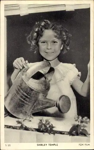 Ak Schauspielerin Shirley Temple, Portrait mit Gießkanne, Fox Film, S 22