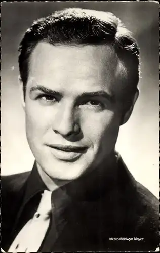 Ak Schauspieler Marlon Brando, Portrait, Schwere Jungs leichte Mädchen