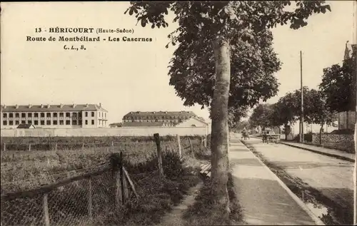 Ak Héricourt Haute Saône, Route de Montbéliard, Die Kaserne