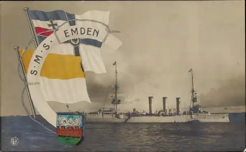 Ak Deutsches Kriegsschiff SMS Emden, Kleiner Kreuzer, Kaiserliche Marine, Fahnen, Wappen, GLK