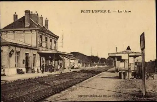 Ak Pont l'Évêque Calvados, Bahnhof Gleisseite