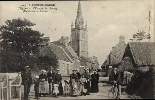 Ak Pleumeur Bodou Côtes-d’Armor, Kirche, Straßenpartie, Anwohner