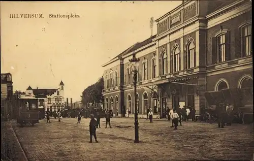 Ak Hilversum Nordholland Niederlande, Stationsplein