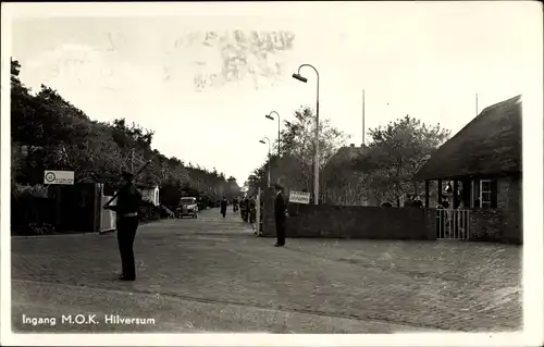 Ak Hilversum Nordholland Niederlande, Ingang M. O. K., Straßenpartie