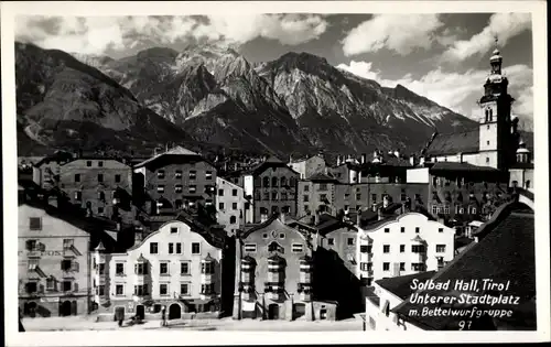 Ak Hall in Tirol, Unterer Stadtplatz, Bettelwurfgruppe