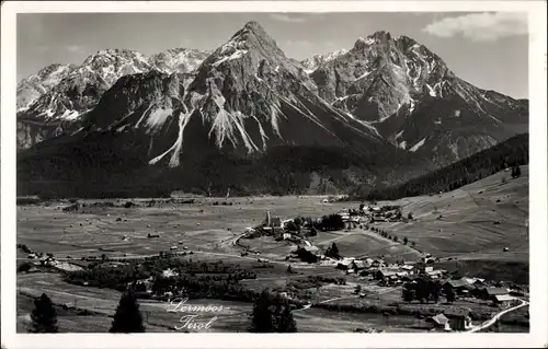 Ak Lermoos Tirol, Panoramablick auf den Ort mit Hoch Plattig, Taja Kopf