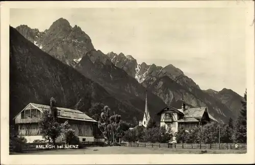 Ak Amlach in Tirol, Dorfpartie, Berge