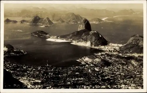 Ak Rio de Janeiro Brasilien, Ortspanorama, Luftaufnahme, Gebirge