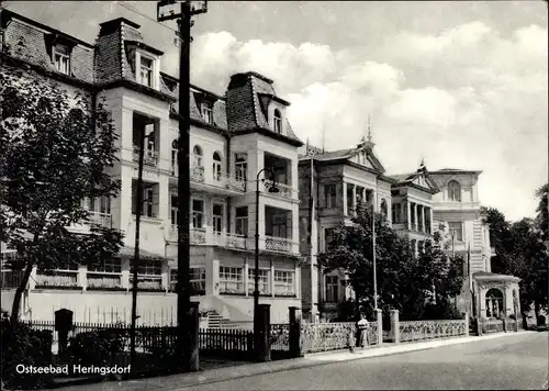 Ak Ostseebad Heringsdorf auf Usedom, Straßenpartie