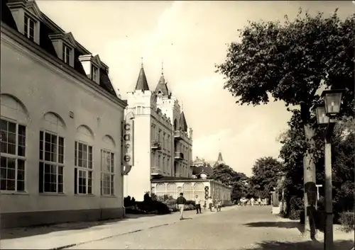 Ak Ostseebad Zinnowitz Usedom, Promenade mit Erholungsheim der IG Wismut Klement Gottwald