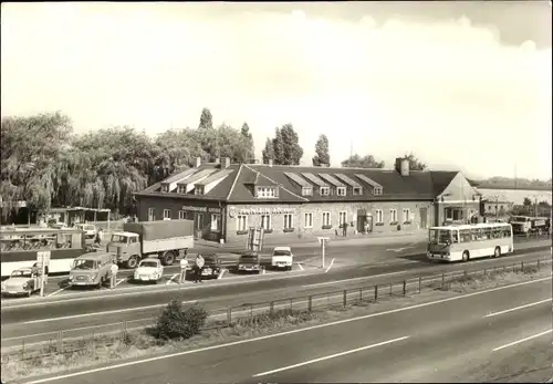 Ak Köckern Glebitzsch Sandersdorf Brehna in Sachsen Anhalt, Autobahn Raststätte, Bus, Autos