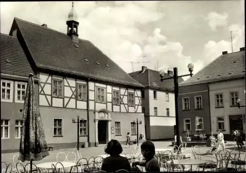 Ak Gräfenhainichen im Kreis Wittenberg, Blick auf das Rathaus, Cafeterrasse