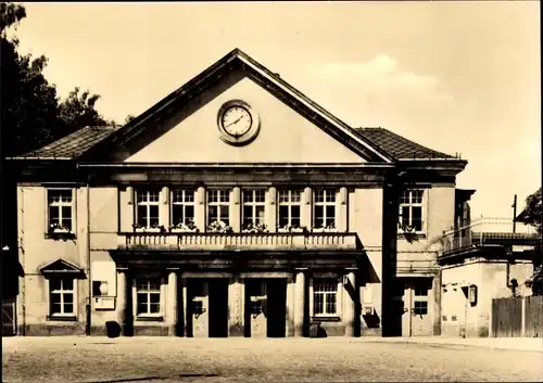 Ak Waldheim in Mittelsachsen, Partie am Bahnhof, Straßenseite