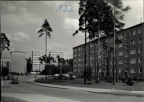 Foto Hermsdorf in Thüringen, Straßenpartie, Wohnsiedlung, Hochhäuser