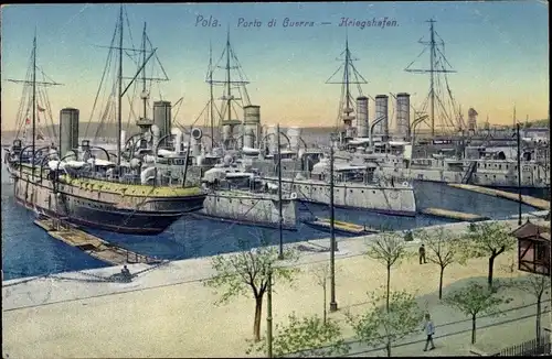 Ak Pola Pula Kroatien, Österreichische Kriegsschiffe im Hafen, Panzerkreuzer