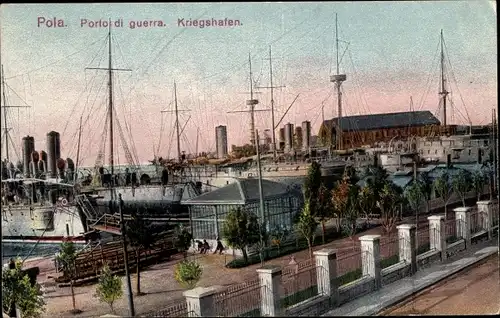 Ak Pola Pula Kroatien, Österreichische Kriegsschiffe im Hafen, Panzerkreuzer