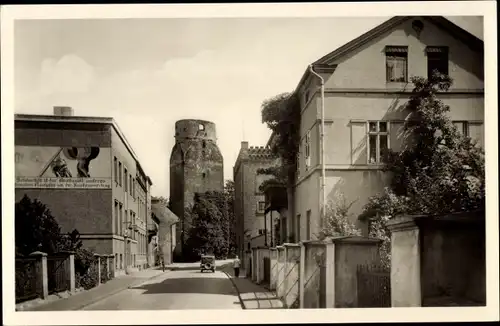 Ak Bad Liebenwerda in Brandenburg, Straßenpartie mit Blick auf Lubwartturm