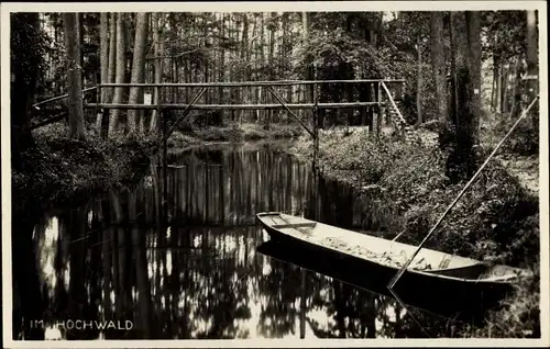 Ak Spreewald, Im Hochwald, Kahn im Wasser, Brücke über Kanal