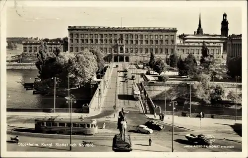 Ak Stockholm Schweden, Norrbro, Kungl. Slottet, Straßenbahnen