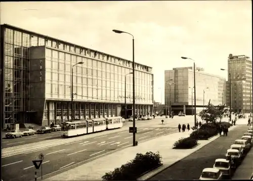 Ak Leipzig in Sachsen, Postamt am Karl Marx Platz, Straßenbahn