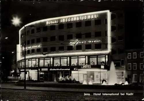 Ak Jena, Hotel International bei Nacht, Leuchtreklame
