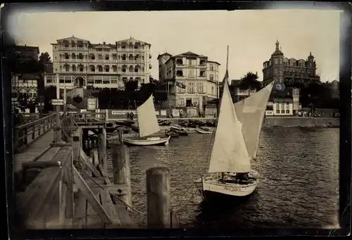 Foto Sassnitz auf Rügen, Hotel Fürstenhof, Seesteg, Segelboote
