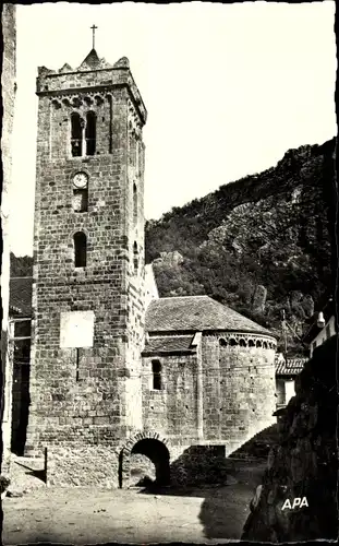 Ak Coustouges Pyrénées-Orientales, die Kirche und ihr Glockenturm