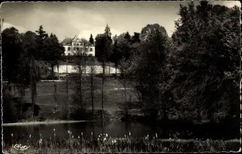 Ak Beaujeu Rhône, Amignie, Aerium Mauchamp, Das Schloss vom Etang aus gesehen