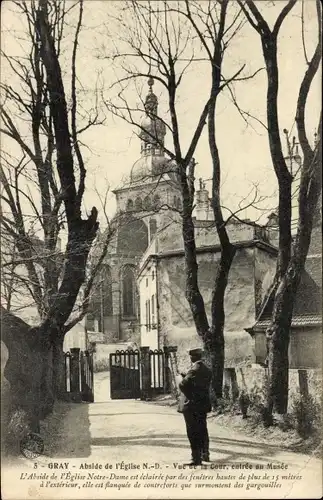 Ak Gray Haute Saône, Apsis der N.-D.-Kirche, Blick auf den Innenhof, Eingang zum Museum