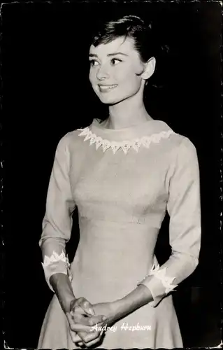 Ak Schauspielerin Audrey Hepburn, Portrait