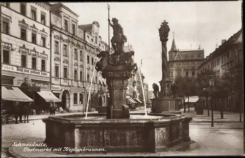 Ak Świdnica Schweidnitz Schlesien, Obstmarkt mit Neptunbrunnen, Hotel zum goldenen ?