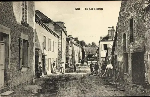 Ak Jort Calvados, La Rue Centrale