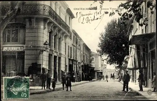Ak Châteaurenard Bouches du Rhône, Avenue Victor Hugo