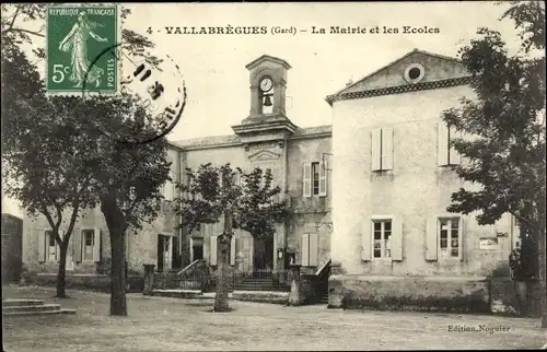 Ak Vallabrègues Gard, La Mairie, Les Ecoles