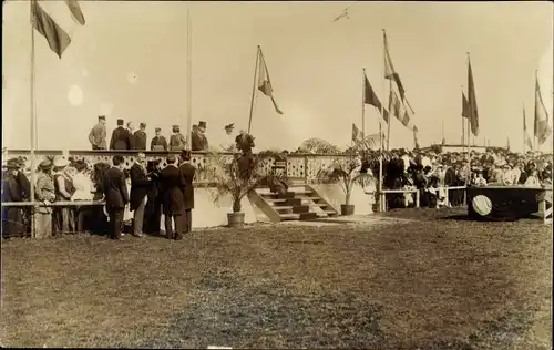 Foto Ak Vries Tynaarlo Drenthe, Verzameling, Versammlung, Besucher, Bühne