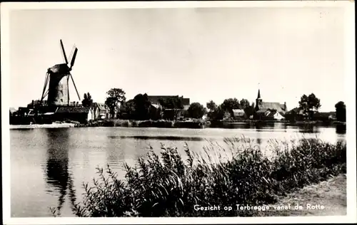 Ak Terbregge Südholland, Windmühle vom Ufer aus gesehen, Kirche