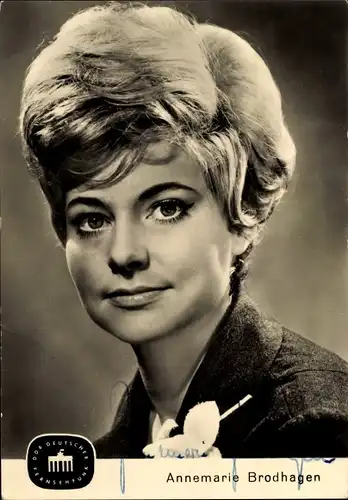 Ak Annemarie Brodhagen, Ansagerin und Moderatorin DDR Deutscher Fernsehfunk, Portrait, Autogramm