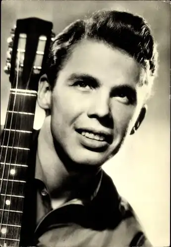 Ak Schauspieler Peter Kraus, Gitarre